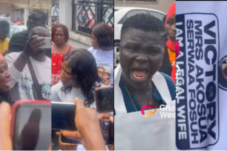 Supports Pictures from the outside of the court roomclash